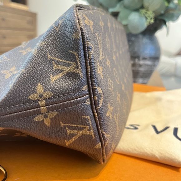 Louis Vuitton Neverfull MM - Picture 4 of 8